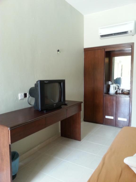 Mersing Beach Resort Room photo